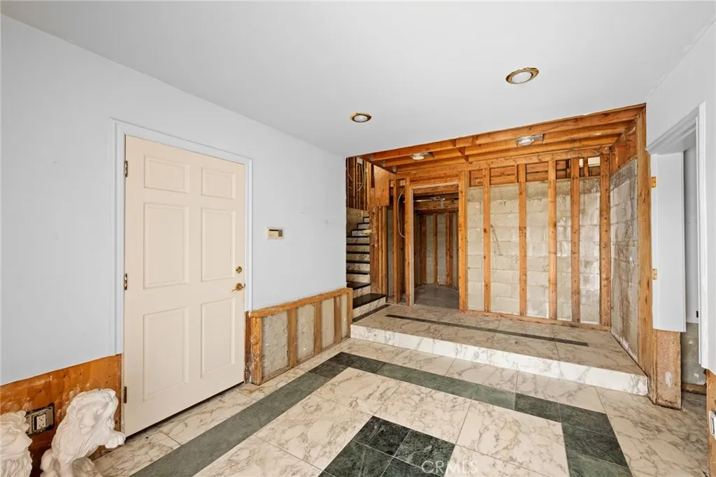 3323 Barnes Circle, Glendale, California 91208 home-pic-4